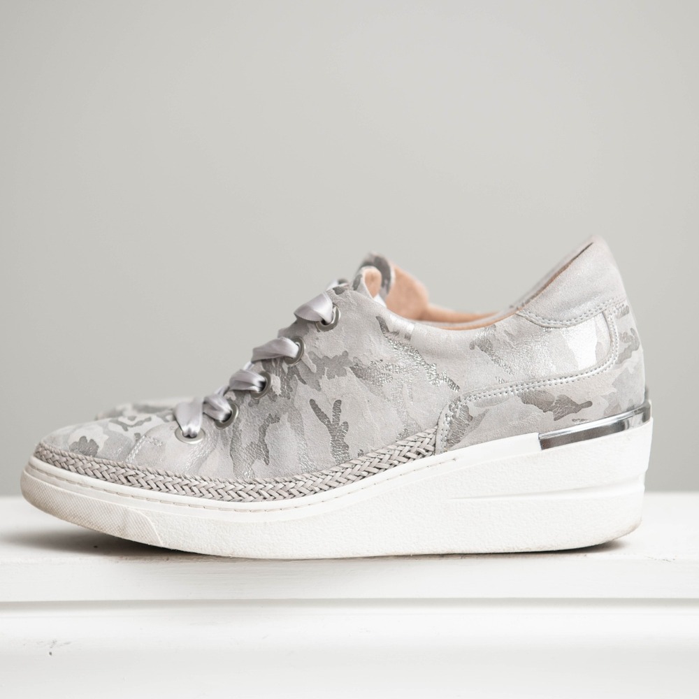 Softwaves Desginer Wedge Sneakers Sz 10 Silver Camo Arch Support‎